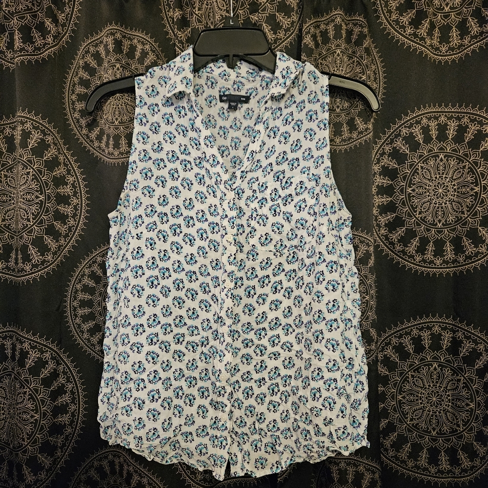 Gap Button Down Sleeveless Shirt